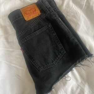 LEVI’S 501 Black Denim Shorts